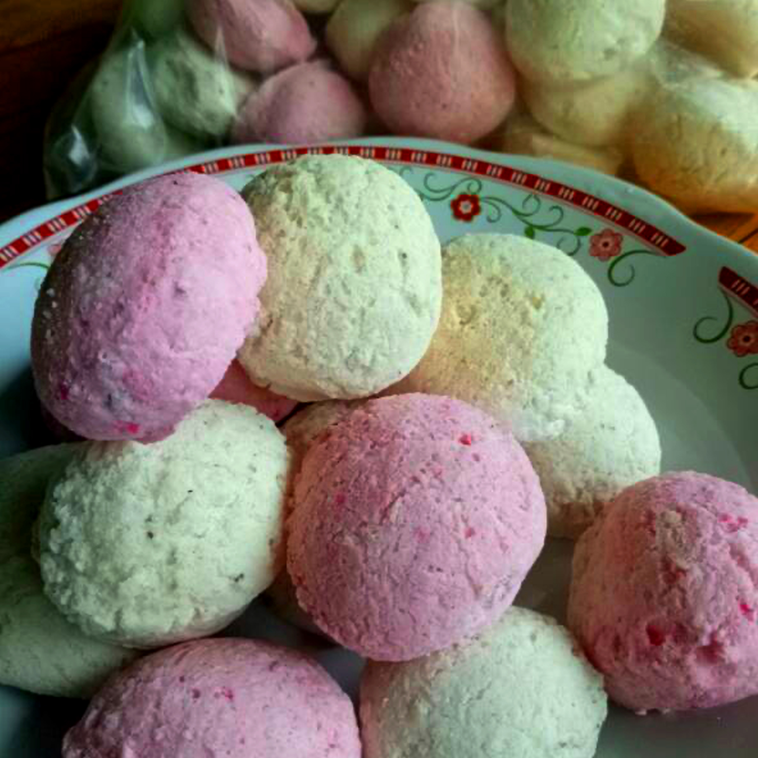 Exploring the Richness of Yogyakarta's Traditional Cuisine: The Rare Bolu Emprit
